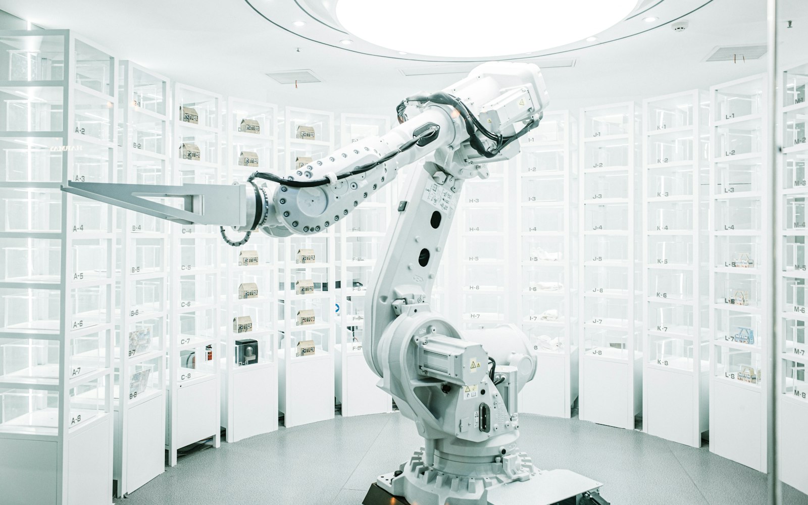 Cobot intégré à un poste de travail partagé avec un opérateur